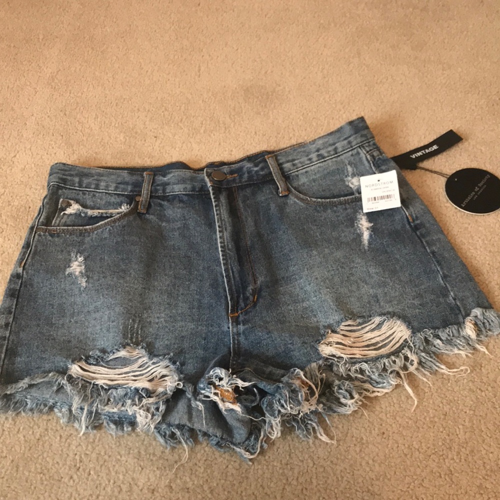 DISTRESSED HIGH WAISTED SHORTS